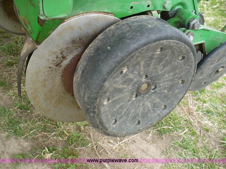 image for item G9331 1999 John Deere 1780 split-row planter