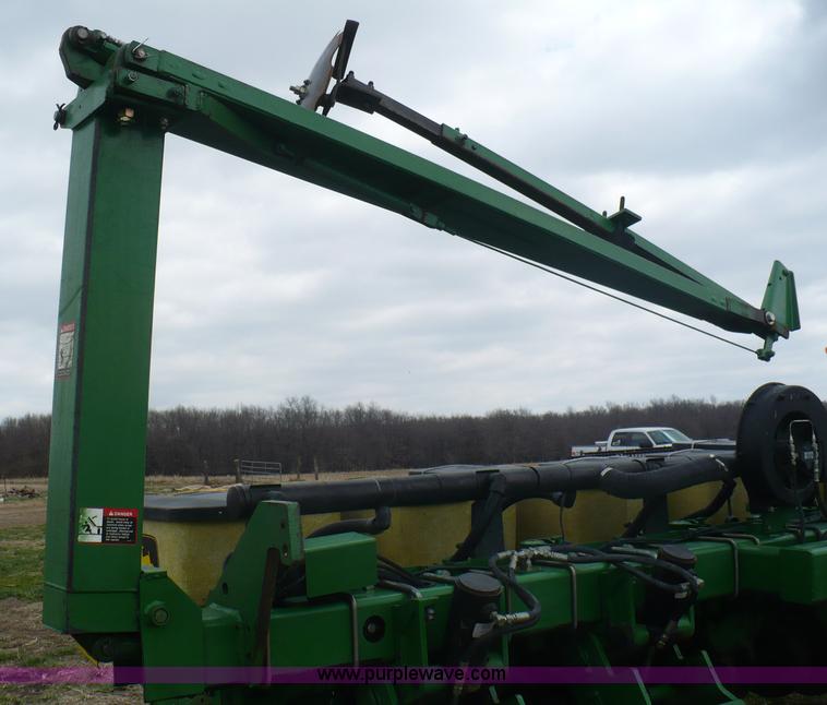 image for item G9331 1999 John Deere 1780 split-row planter