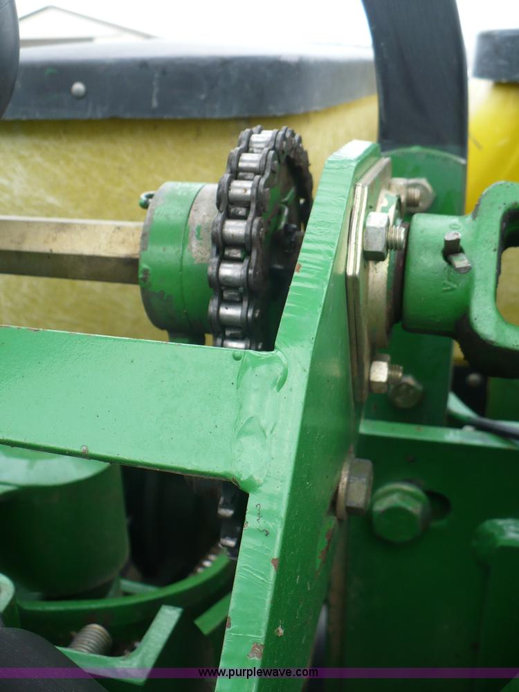 image for item G9331 1999 John Deere 1780 split-row planter