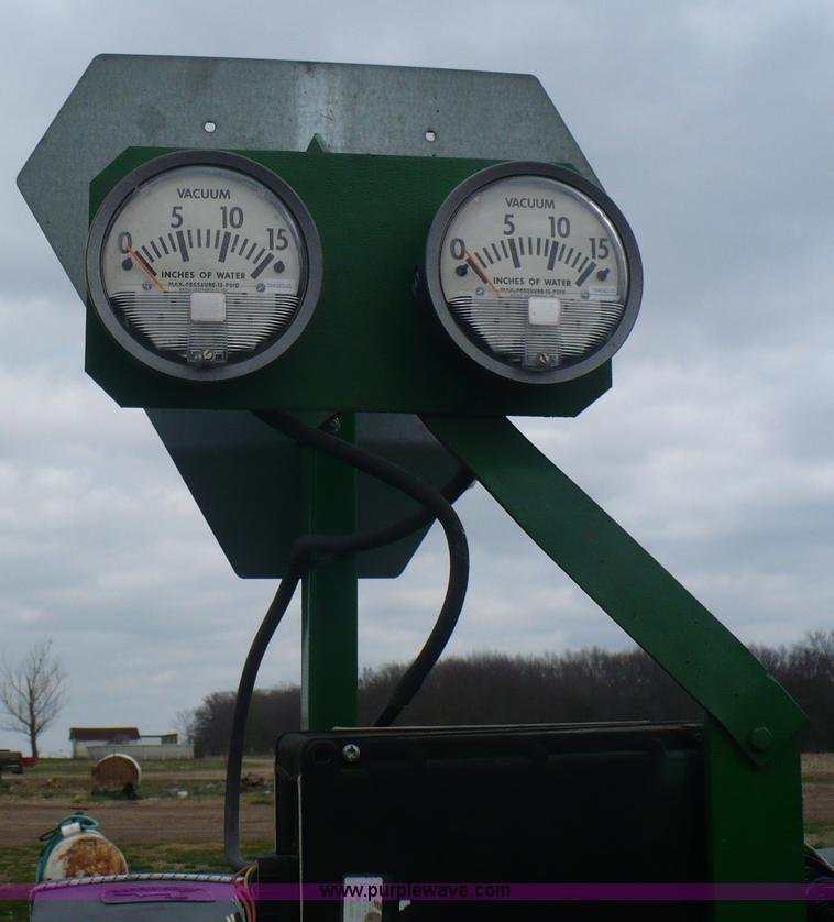 image for item G9331 1999 John Deere 1780 split-row planter