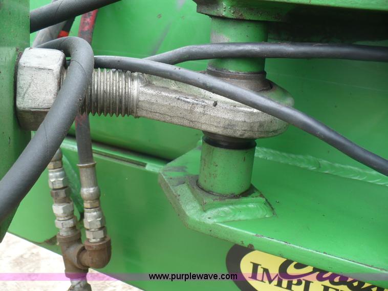 image for item G9331 1999 John Deere 1780 split-row planter