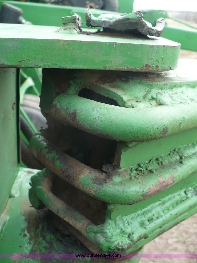 image for item G9331 1999 John Deere 1780 split-row planter