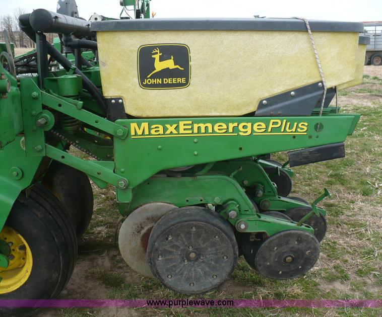 image for item G9331 1999 John Deere 1780 split-row planter