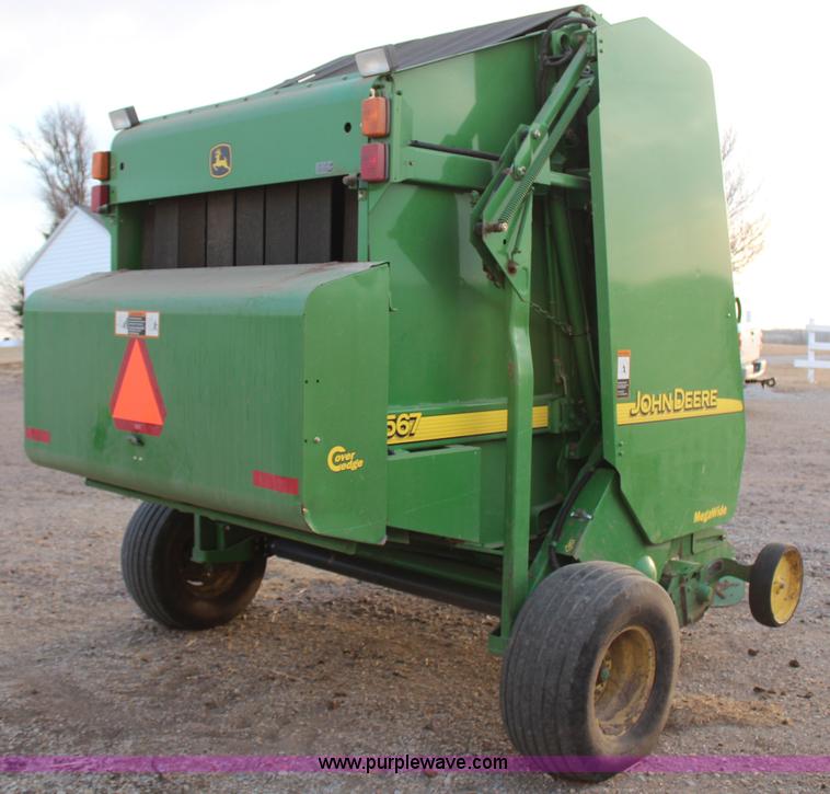 image for item H1346 2004 John Deere 567 round baler