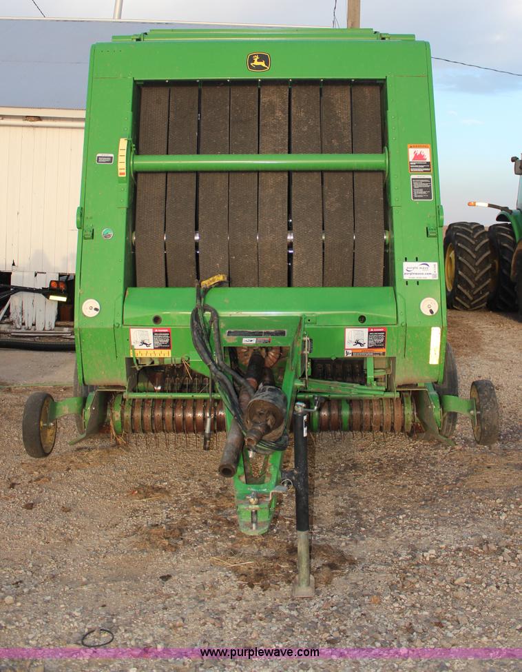 image for item H1346 2004 John Deere 567 round baler