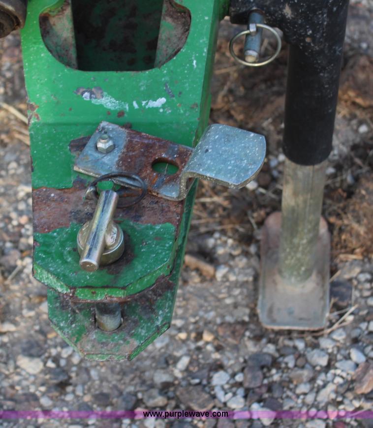 image for item H1346 2004 John Deere 567 round baler