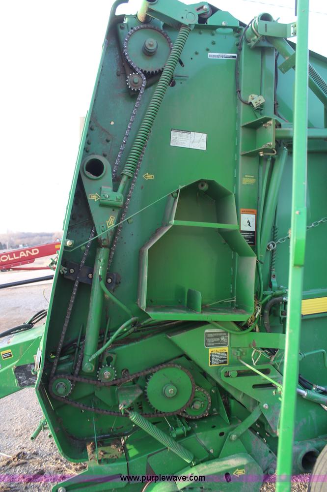 image for item H1346 2004 John Deere 567 round baler