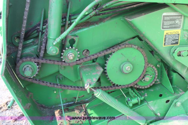 image for item H1346 2004 John Deere 567 round baler