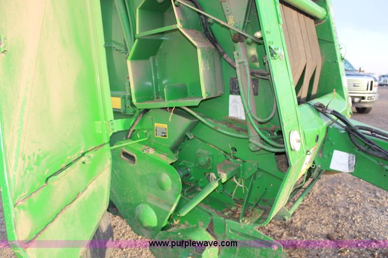 image for item H1346 2004 John Deere 567 round baler