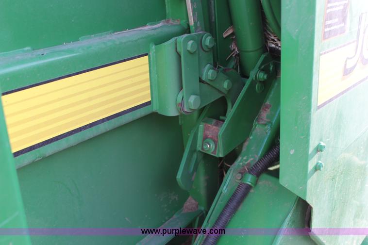 image for item H1346 2004 John Deere 567 round baler