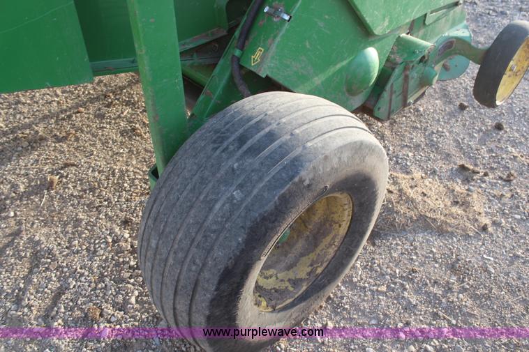 image for item H1346 2004 John Deere 567 round baler