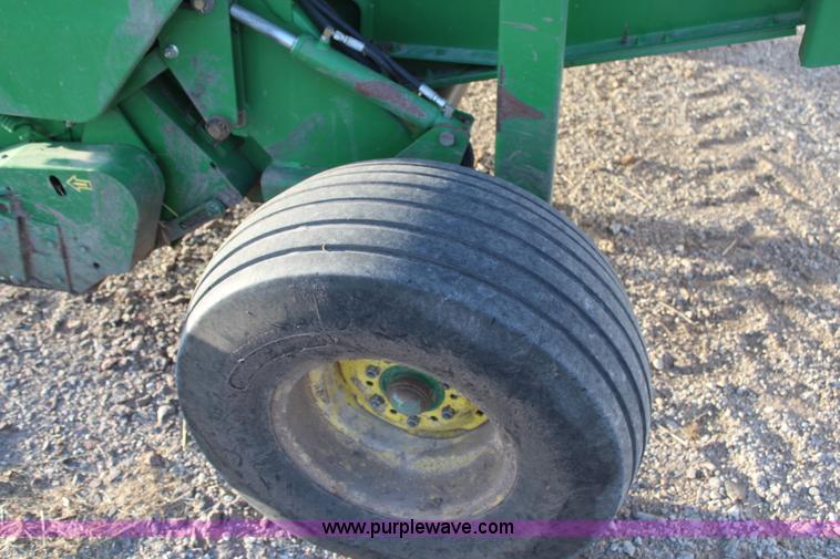 image for item H1346 2004 John Deere 567 round baler