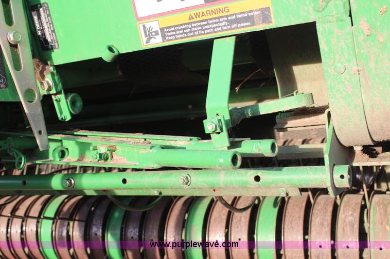 image for item H1346 2004 John Deere 567 round baler
