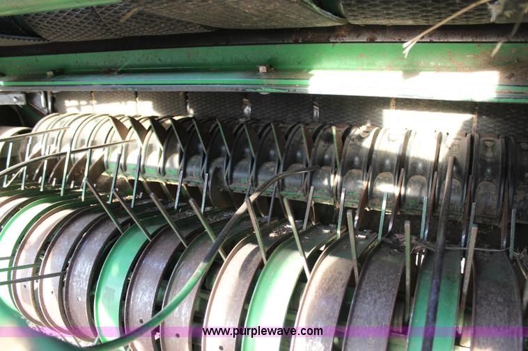 image for item H1346 2004 John Deere 567 round baler