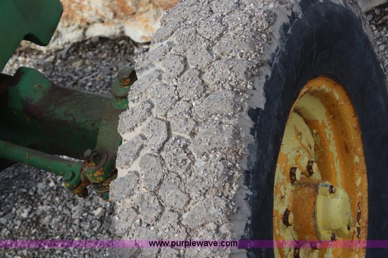 image for item H1414 John Deere 301 tractor