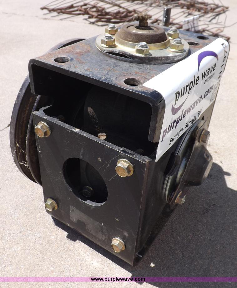 Gleaner wobble box in Ulysses, KS | Item H1973 sold | Purple Wave