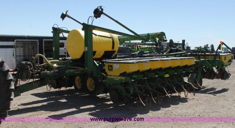 image for item H2148 1999 John Deere 1780 planter