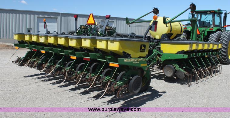 image for item H2148 1999 John Deere 1780 planter