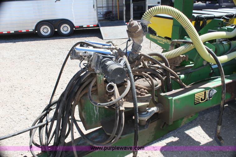 image for item H2148 1999 John Deere 1780 planter