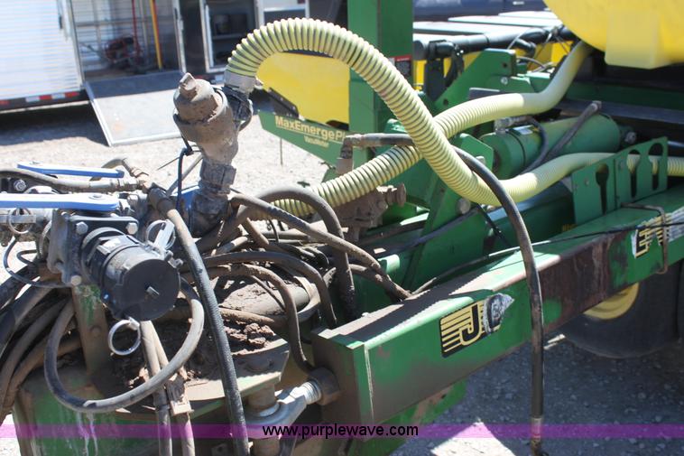 image for item H2148 1999 John Deere 1780 planter
