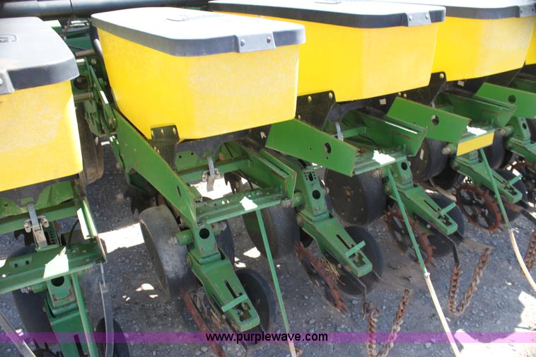 image for item H2148 1999 John Deere 1780 planter