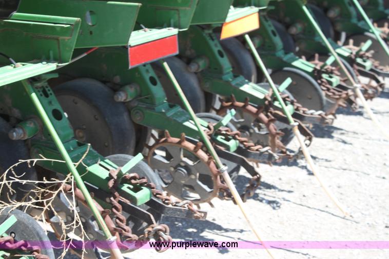 image for item H2148 1999 John Deere 1780 planter