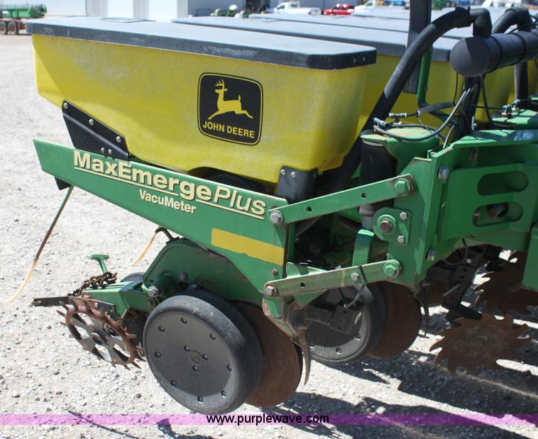 image for item H2148 1999 John Deere 1780 planter