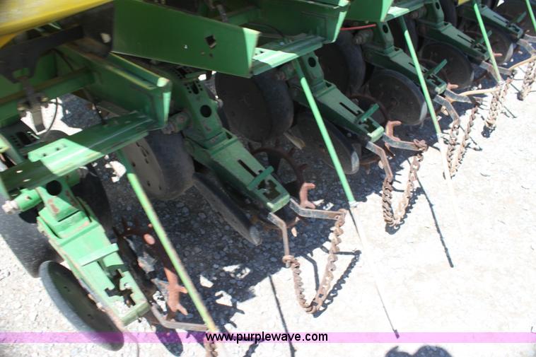 image for item H2148 1999 John Deere 1780 planter