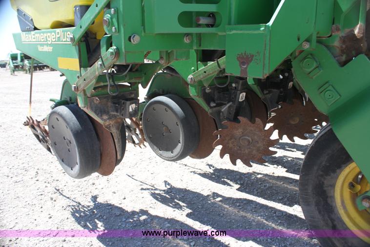 image for item H2148 1999 John Deere 1780 planter