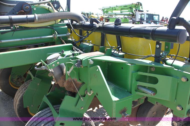 image for item H2148 1999 John Deere 1780 planter
