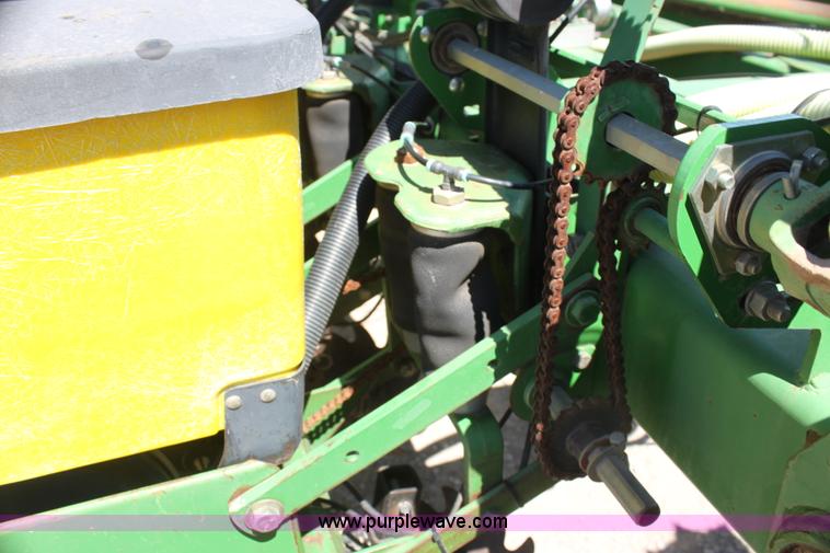 image for item H2148 1999 John Deere 1780 planter