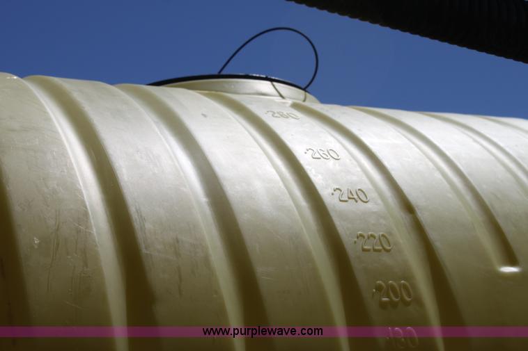 image for item H2148 1999 John Deere 1780 planter