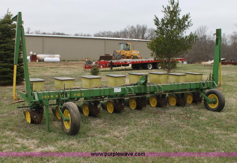 image for item H2162 1983 John Deere 7100 eight row planter