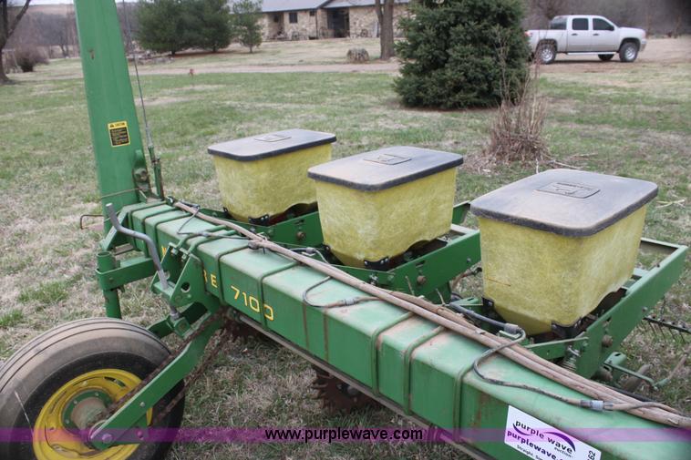 image for item H2162 1983 John Deere 7100 eight row planter