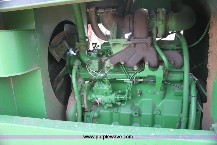 image for item H2197 1995 John Deere 3830 swather