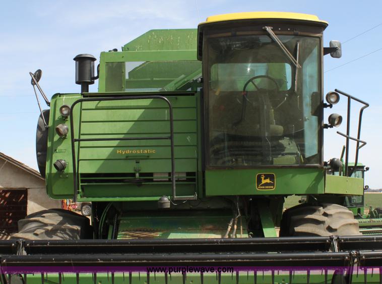 image for item H2200 1983 John Deere 7720 combine