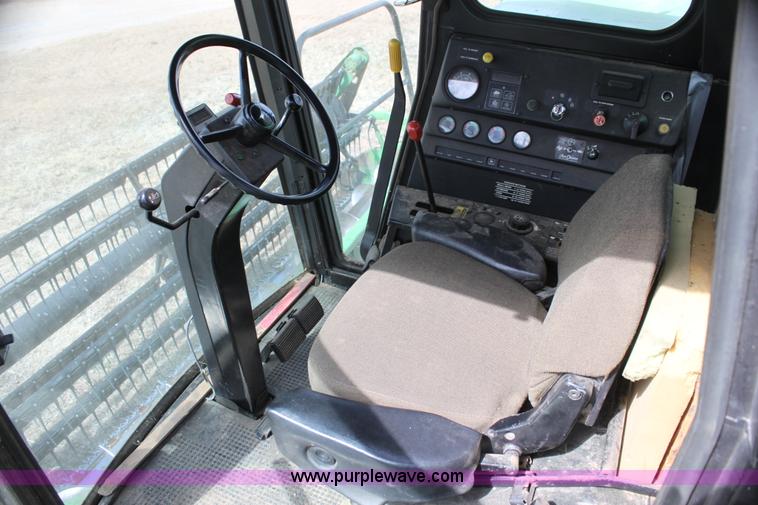 image for item H2200 1983 John Deere 7720 combine