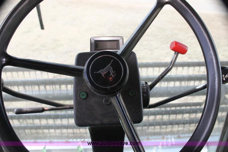 image for item H2200 1983 John Deere 7720 combine