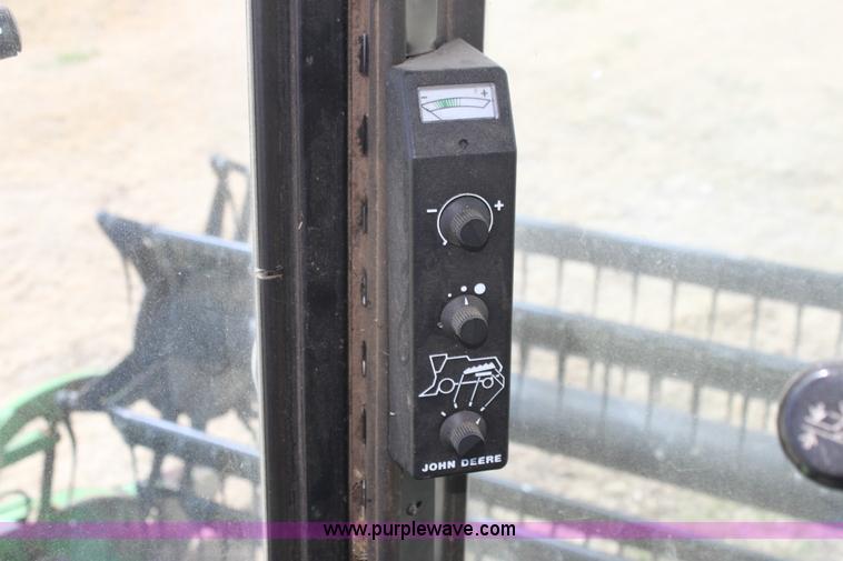 image for item H2200 1983 John Deere 7720 combine