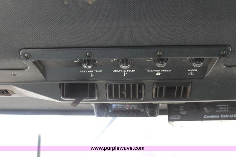 image for item H2200 1983 John Deere 7720 combine