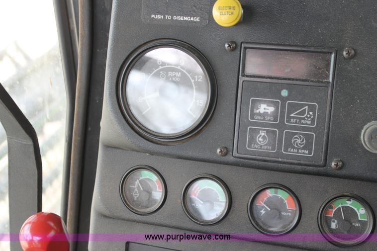 image for item H2200 1983 John Deere 7720 combine