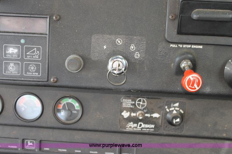 image for item H2200 1983 John Deere 7720 combine