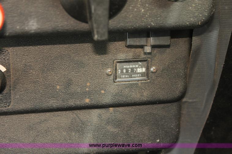 image for item H2200 1983 John Deere 7720 combine