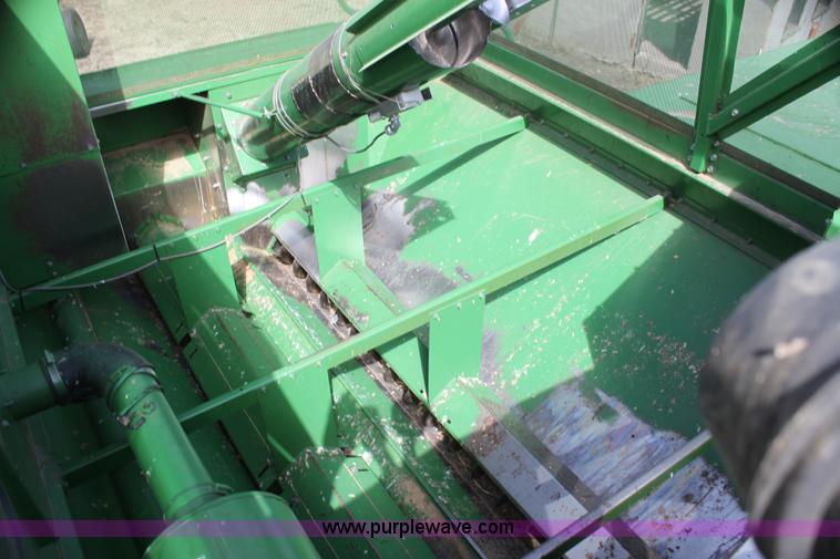 image for item H2200 1983 John Deere 7720 combine