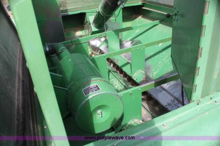 image for item H2200 1983 John Deere 7720 combine