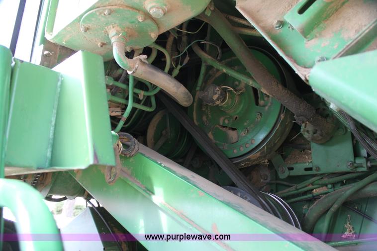 image for item H2200 1983 John Deere 7720 combine