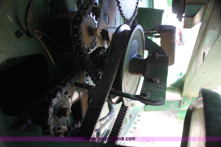 image for item H2200 1983 John Deere 7720 combine