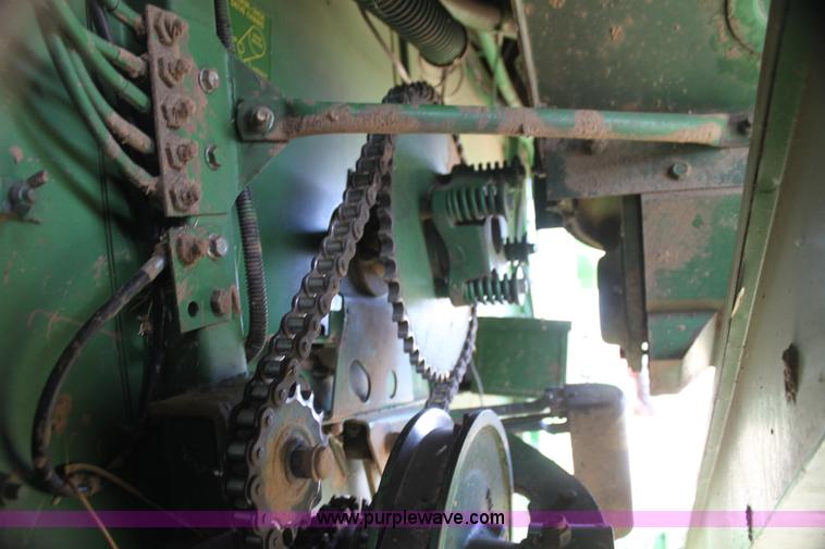 image for item H2200 1983 John Deere 7720 combine