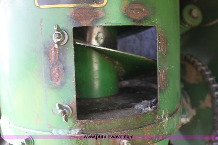 image for item H2200 1983 John Deere 7720 combine