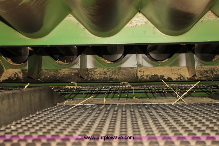 image for item H2200 1983 John Deere 7720 combine